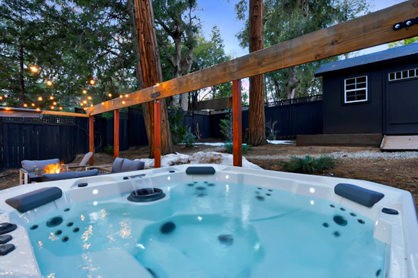 Outdoor Enthusiast's Paradise - Mountainside Cabin