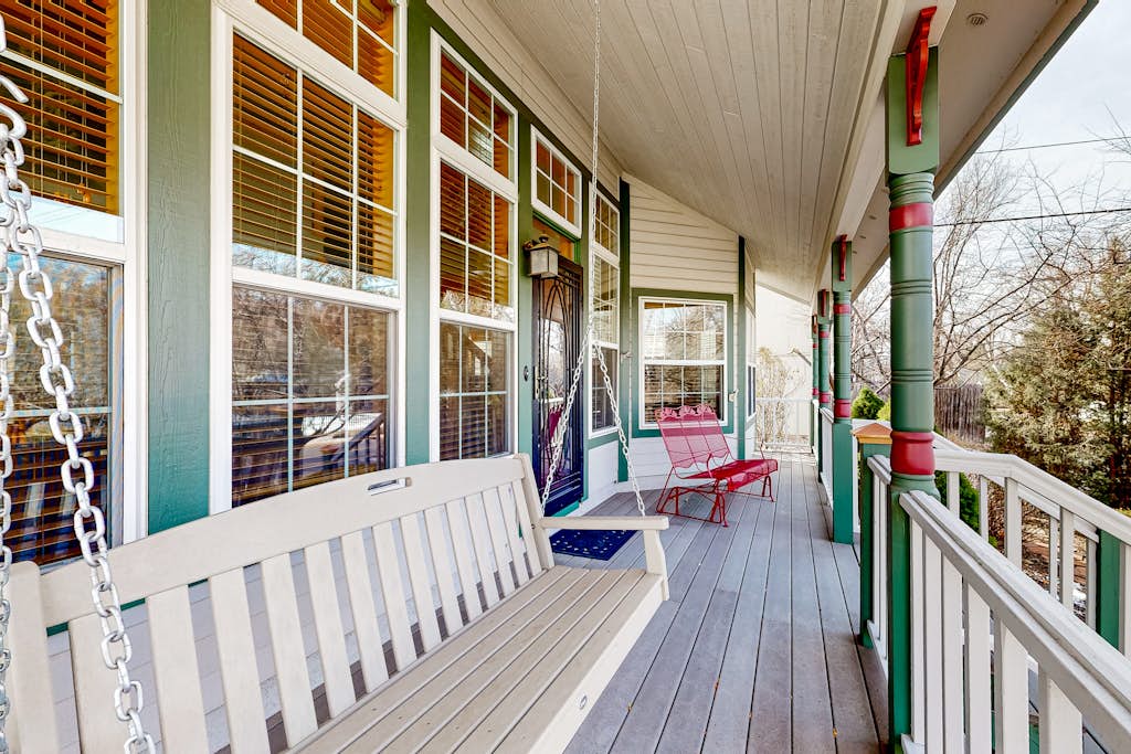 Dog-friendly downtown home with patio, grill, fireplace, gym equipment, & W/D