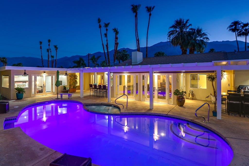 Relax at this remodeled home & casita w/ private pool & spa - 2 dogs OK