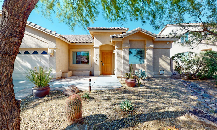 Home with private outdoor space, grill, central AC, & washer/dryer