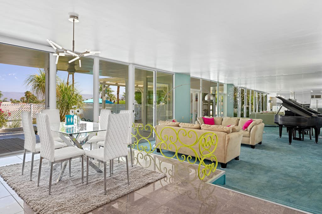 Modern Home w/Gorgeous Backyard, Pool, Hot Tub & Mountain Views - Dogs ok