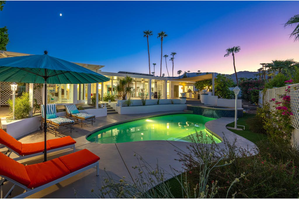 Modern Home w/Gorgeous Backyard, Pool, Hot Tub & Mountain Views - Dogs ok