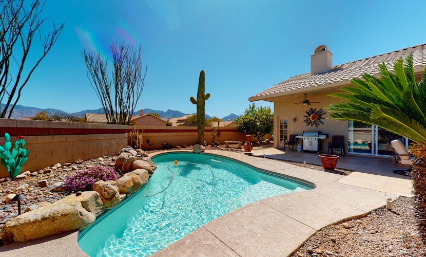 Wonderful desert retreat near hiking with private pool, fast WiFi & gas grill