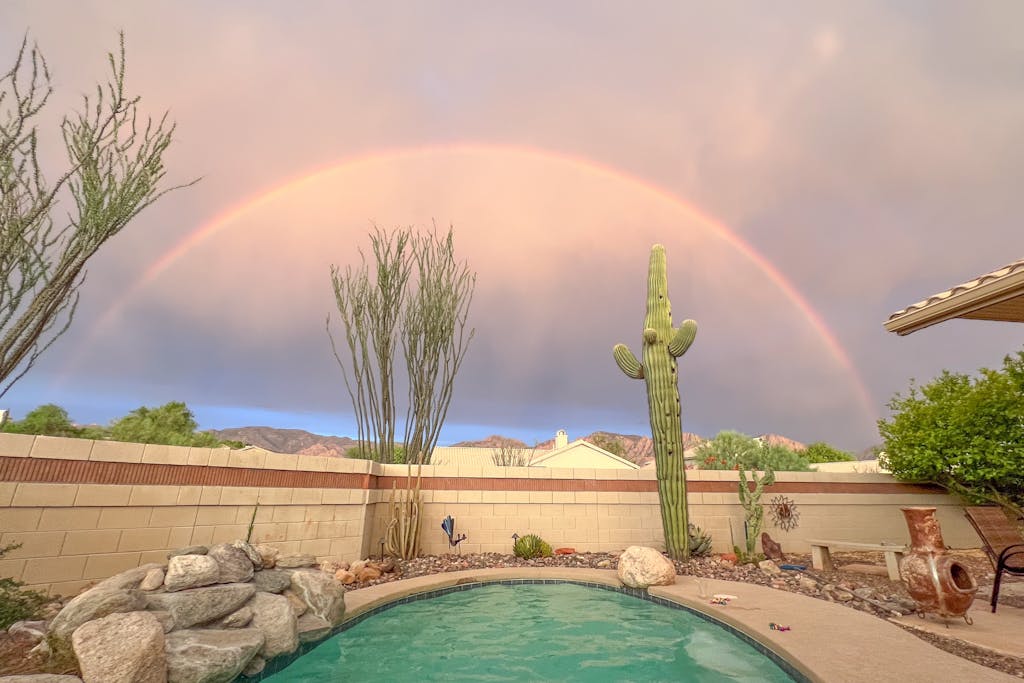 Wonderful desert retreat near hiking with private pool, fast WiFi & gas grill