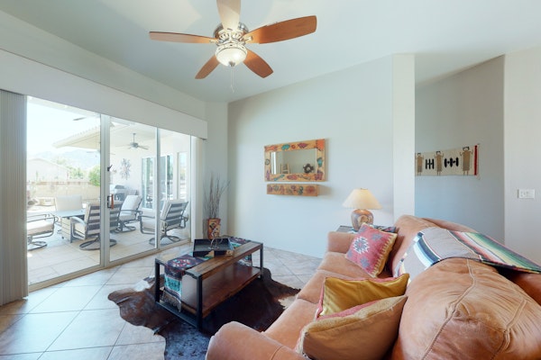 Wonderful desert retreat near hiking with private pool, fast WiFi & gas grill