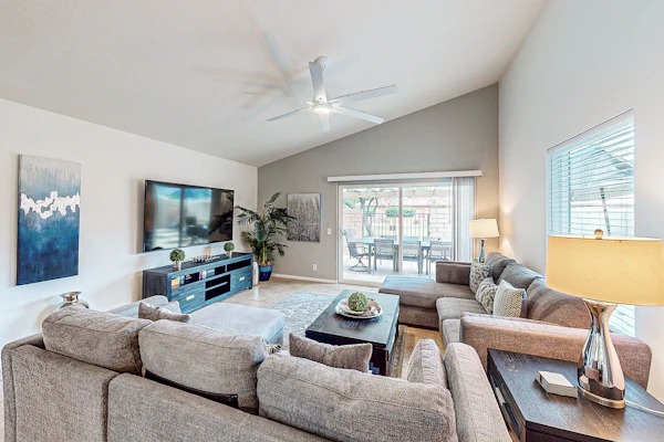 Relaxing desert retreat with golf, gas grill, and pool