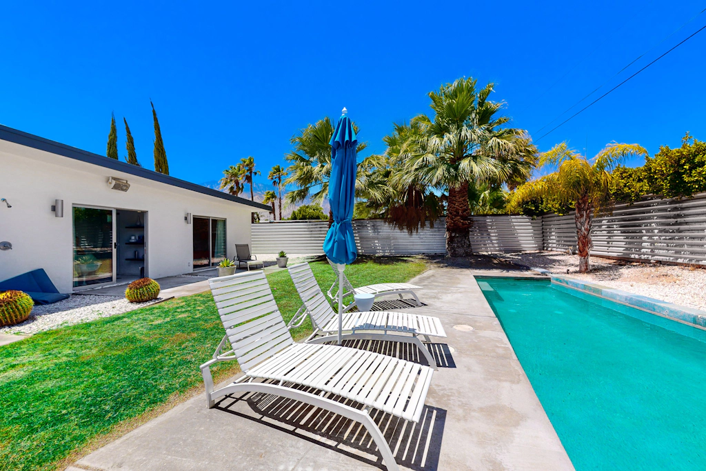 Poolside Modern Wexler - 1261