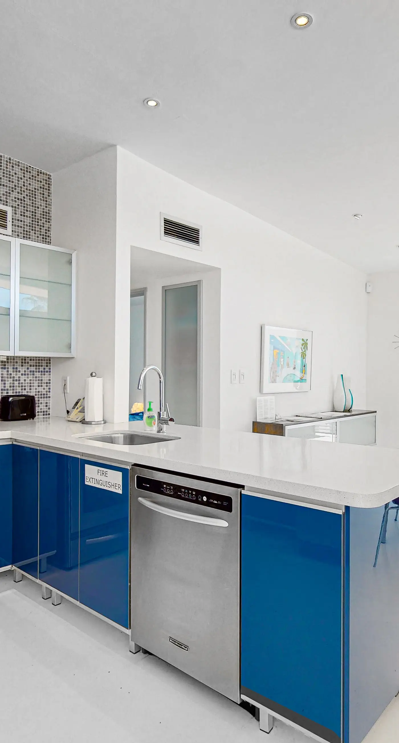 Poolside Modern Wexler - 1261