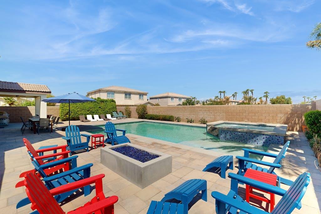 Beautiful house with private pool, pool table and outdoor firepit