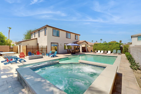 Beautiful house with private pool, pool table and outdoor firepit