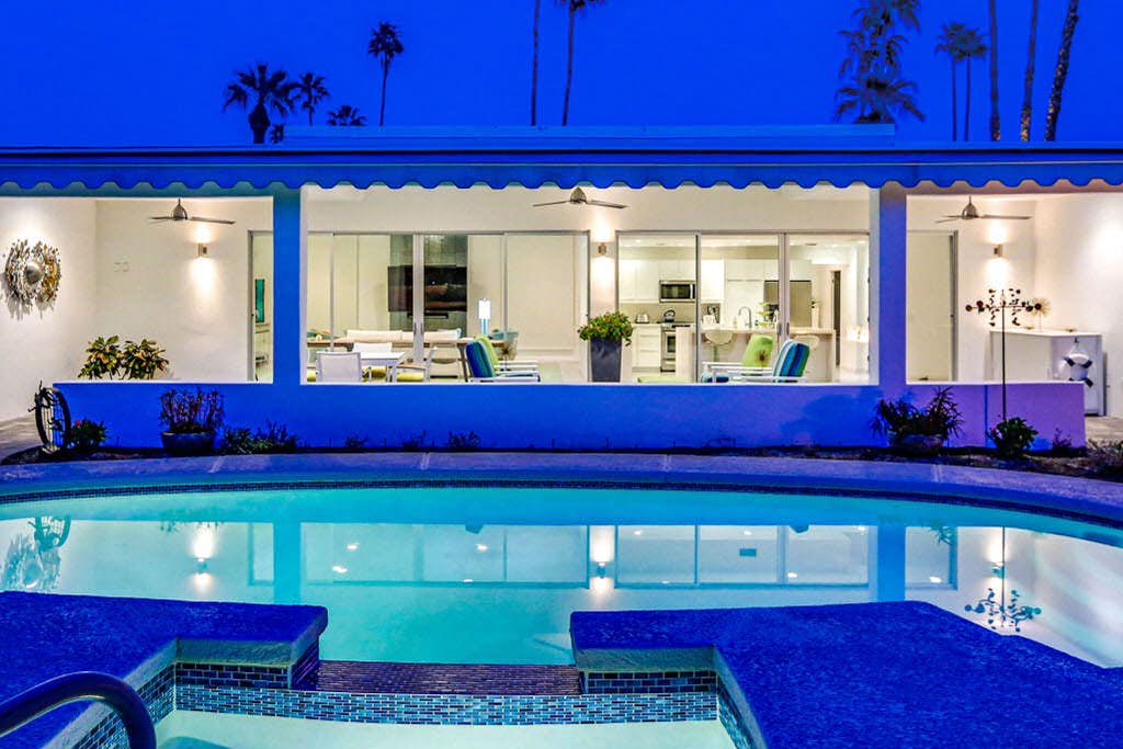 Bright mid-century modern home w/ private pool and spa, gas grill, dogs welcome
