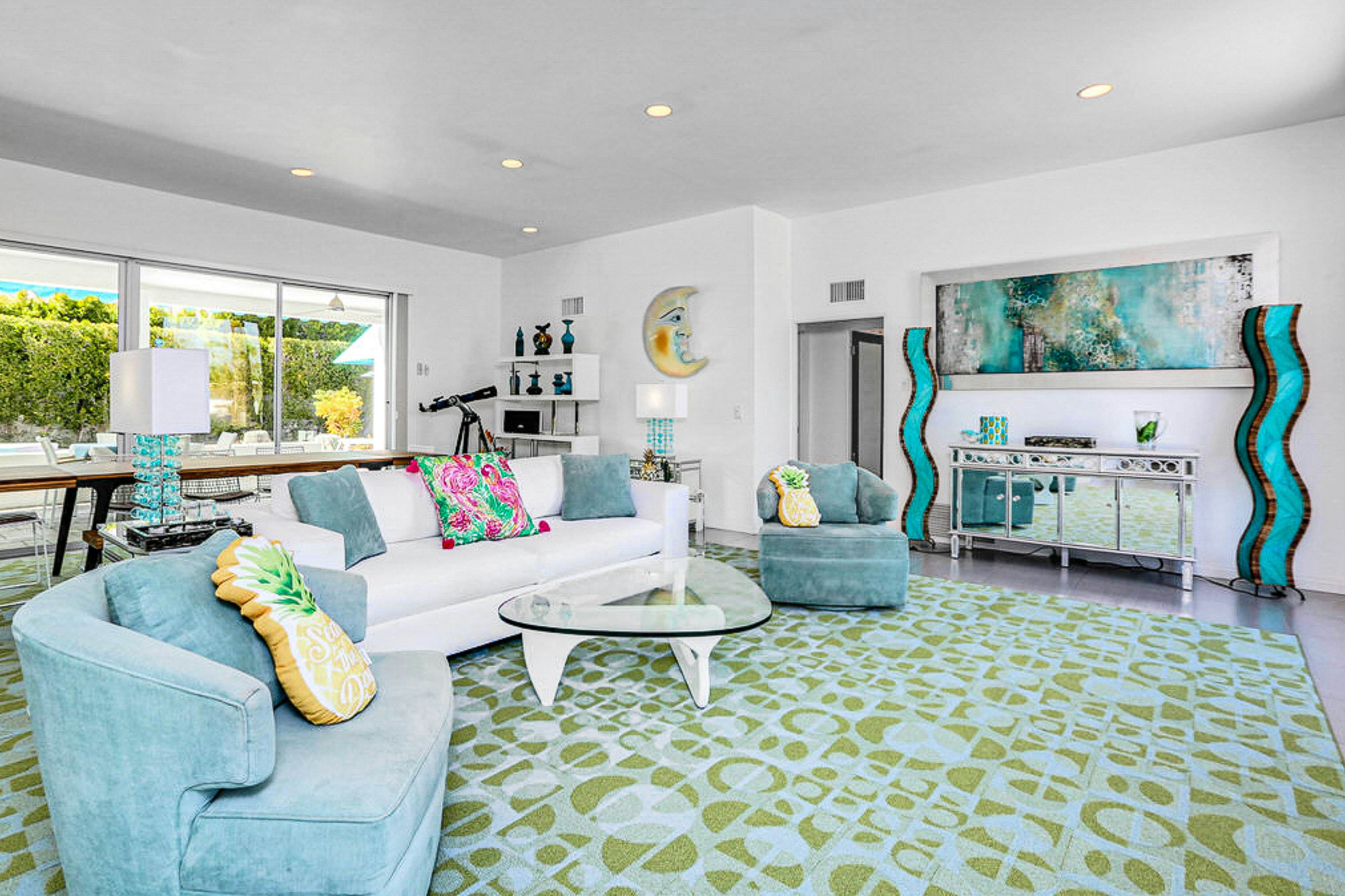 Palm Springs Timeless Beauty - 4240