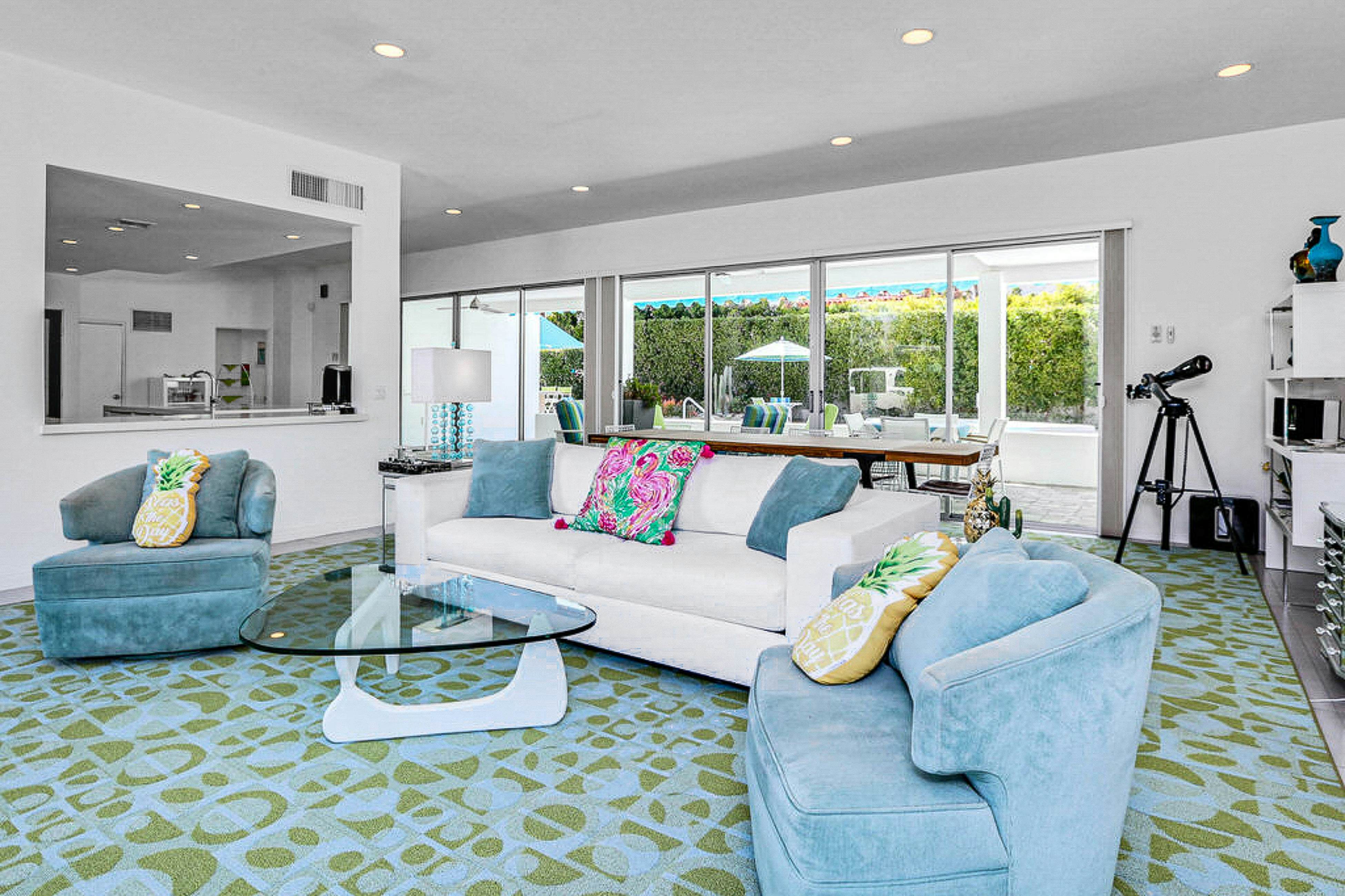 Palm Springs Timeless Beauty - 4240