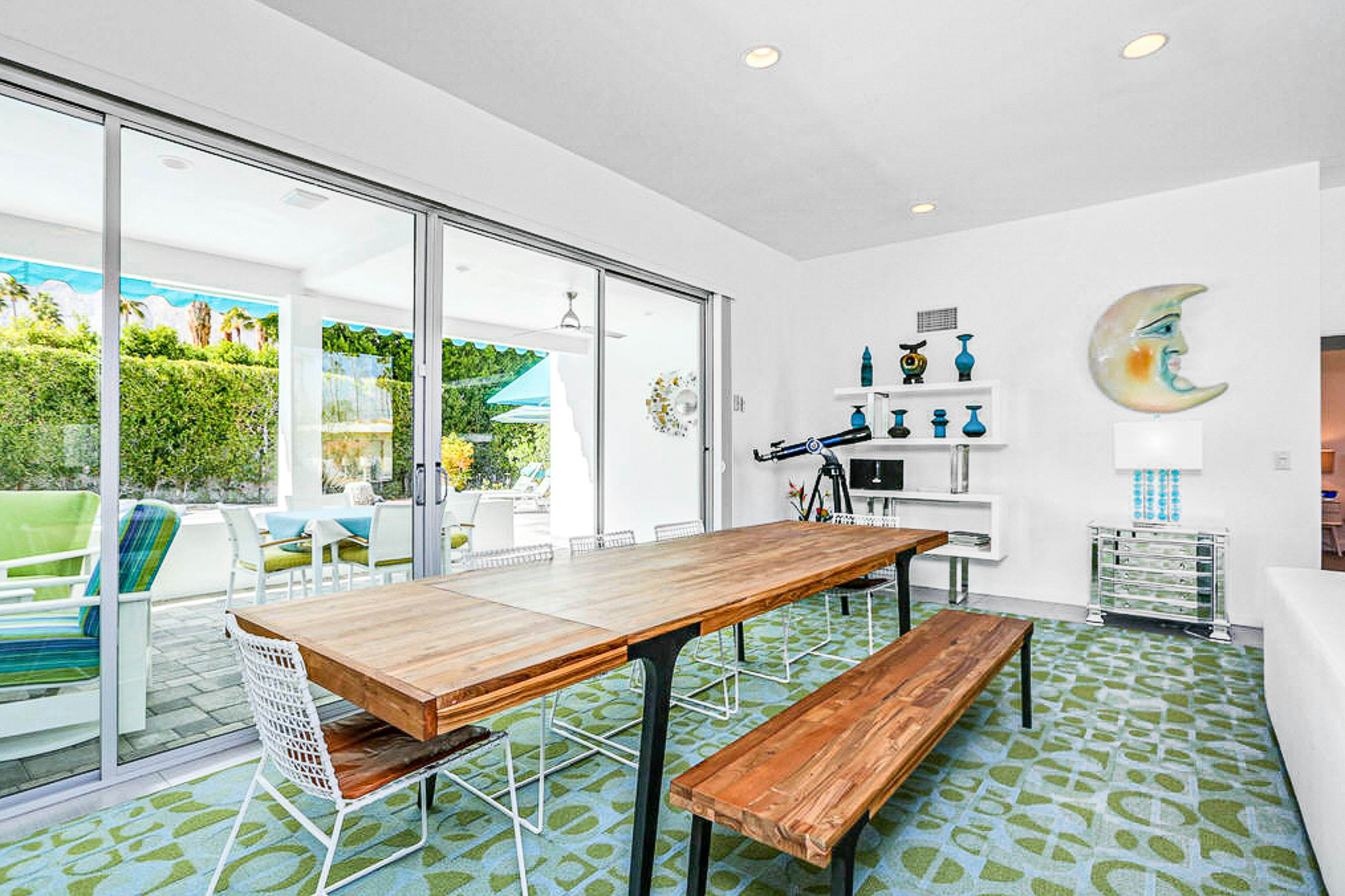 Palm Springs Timeless Beauty - 4240