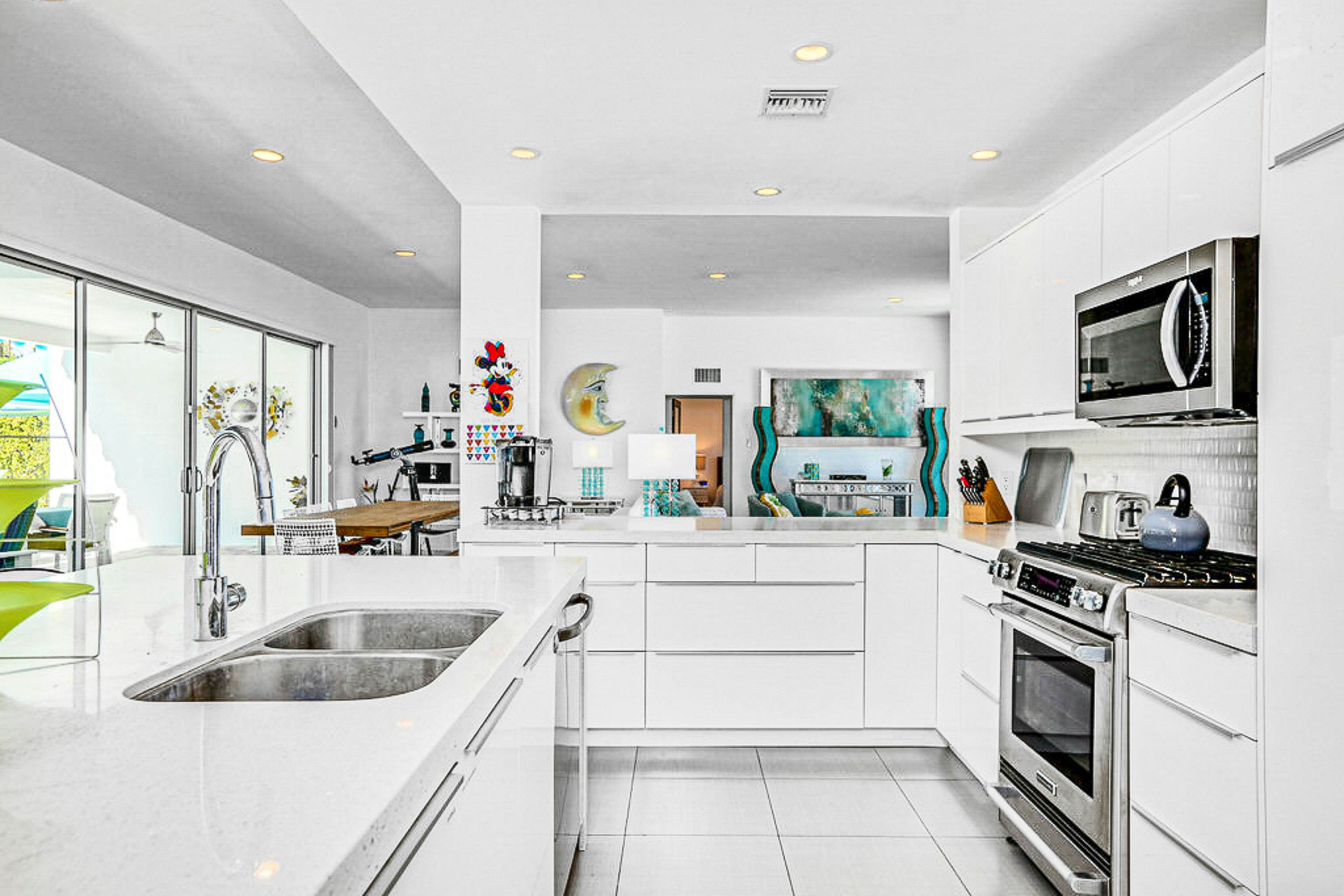 Palm Springs Timeless Beauty - 4240