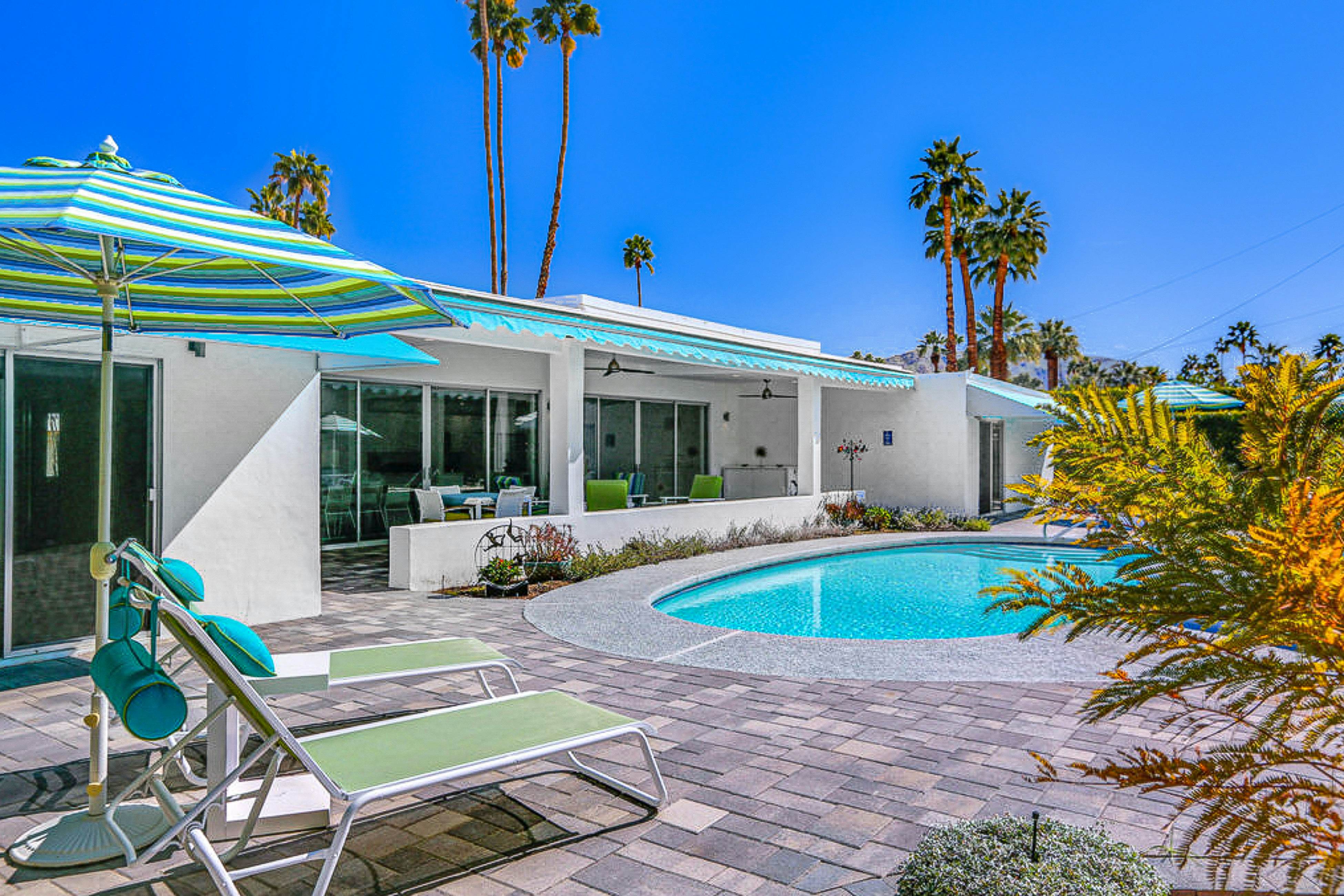 Palm Springs Timeless Beauty - 4240