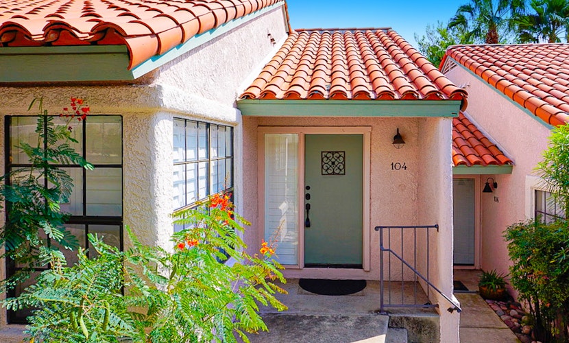 Charming first floor condo w/ shared heated pool, hot tub, tennis courts