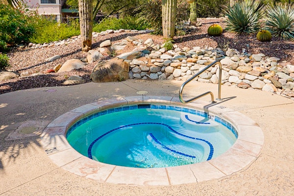 Charming first floor condo w/ shared heated pool, hot tub, tennis courts