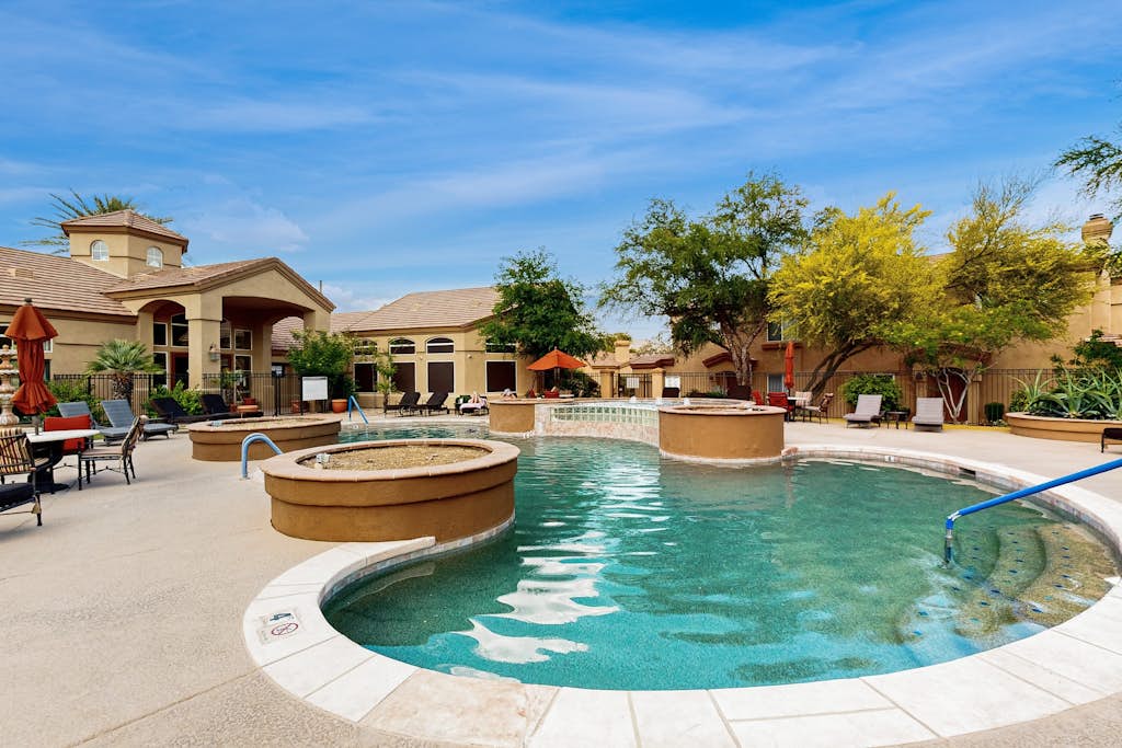 Spacious condo in central location with mountain views, pool & gym