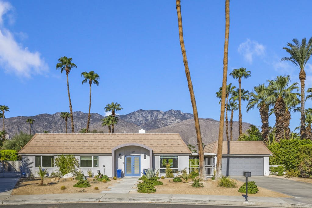 Marvelous, Dog/Family-Friendly House w/Private Grill, Outdoor Pool, Attached Spa