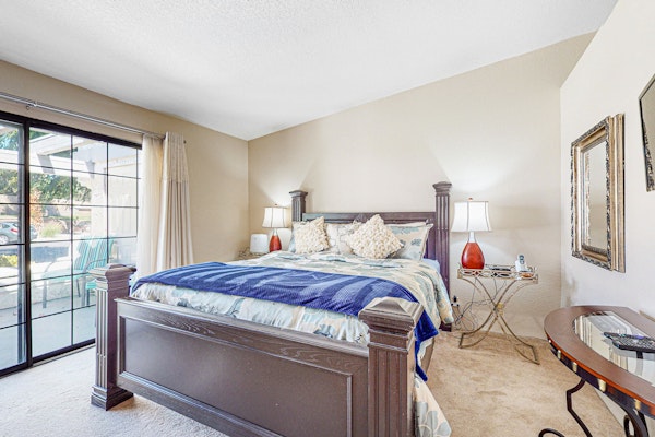 Inviting, dog-friendly condo with outdoor pool, pool spa & tennis access