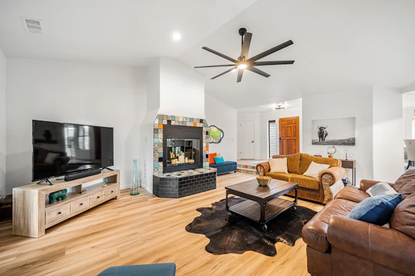 Ground-floor mountain-view home with patio, central AC & washer/dryer