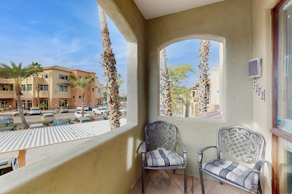 Sunny Tucson Family Retreat | Cozy Second-Level Condo Near University of Arizona