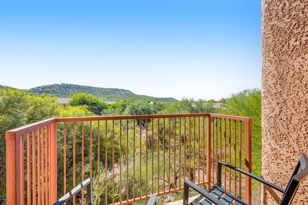 Quiet condo near Sabino Canyon with pool, hot tub, tennis & amazing views