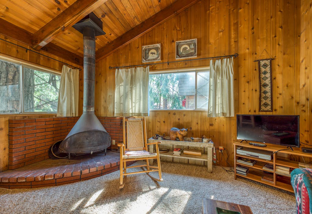Dog-friendly mountain home with amazing views - near town & hiking