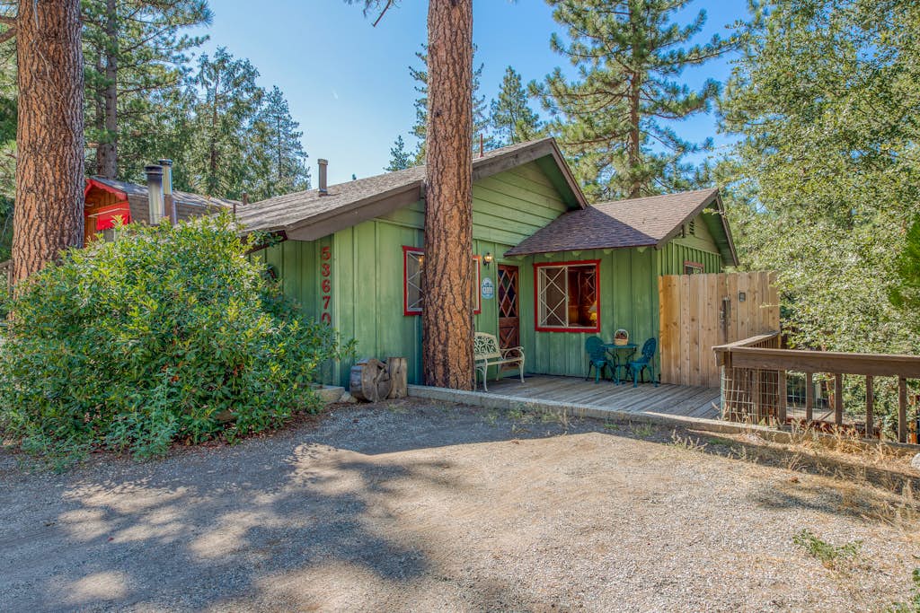 Dog-friendly mountain home with amazing views - near town & hiking