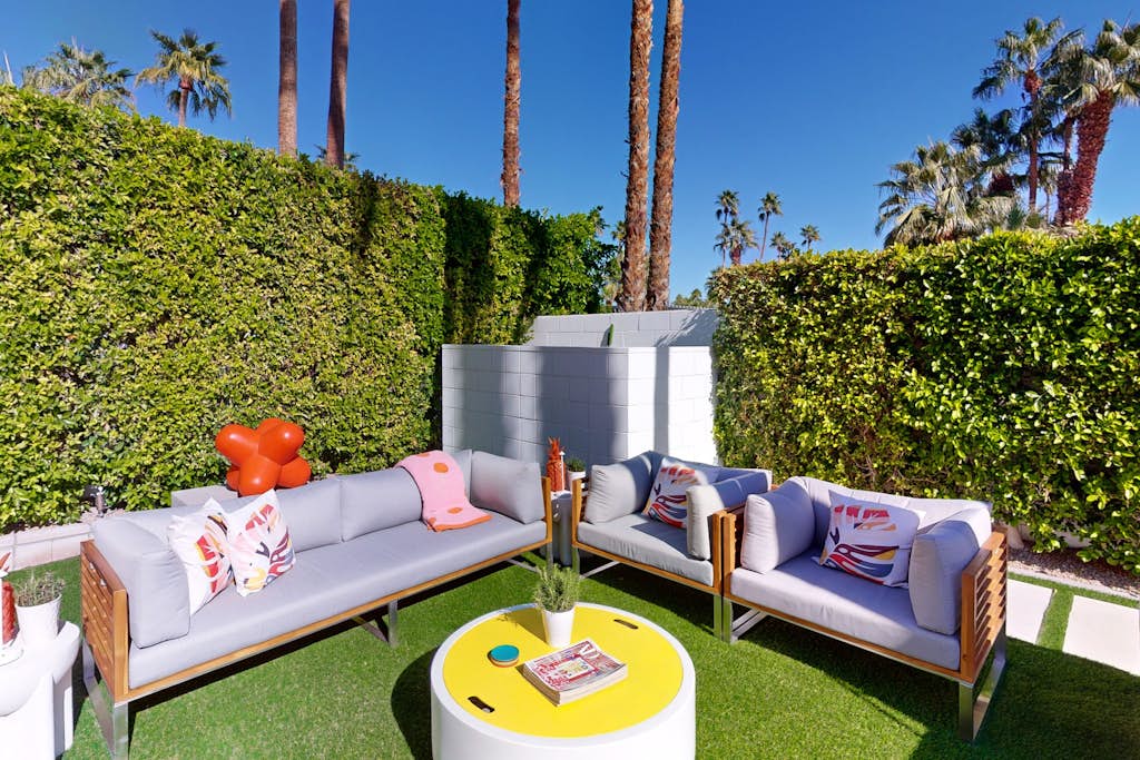 Mid-Century Alexander stunner with saltwater pool & spa - walk downtown