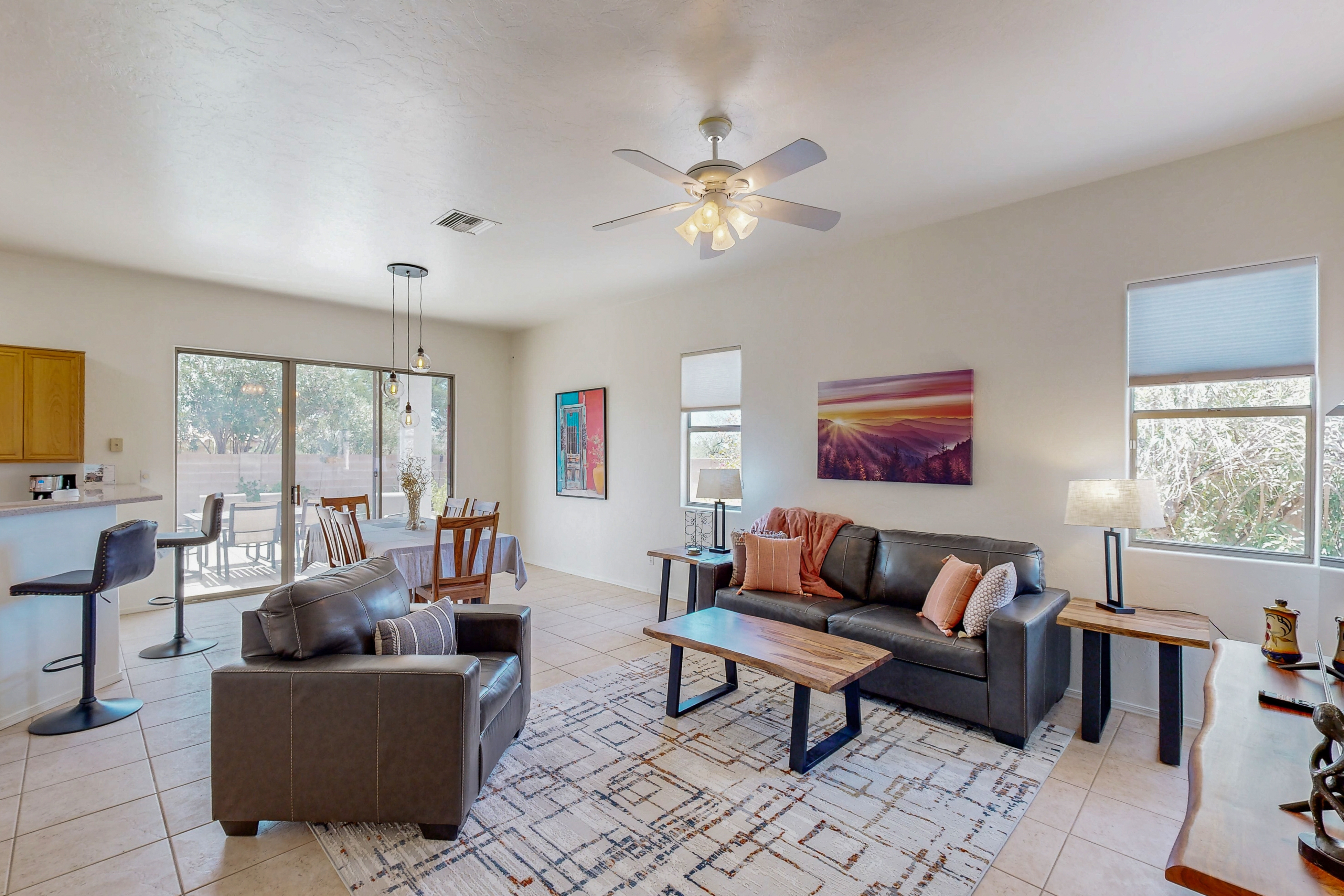 Desert home with enclosed yard, patio and lawn area - dog friendly