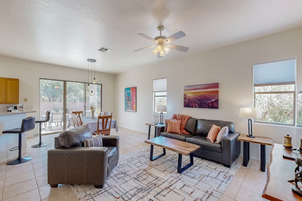 Desert home with enclosed yard, patio and lawn area - dog friendly