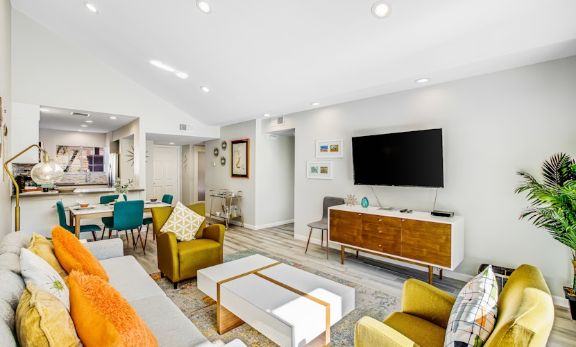 Beautifully updated mid-century condo with shared pool/spa & mountain views