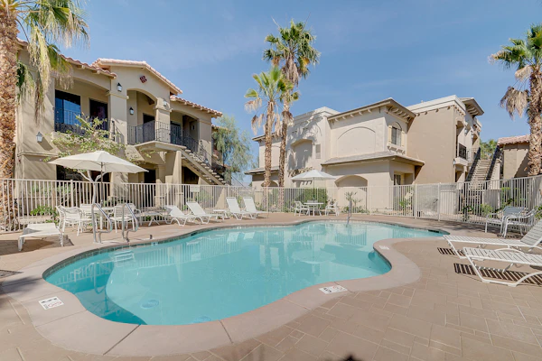 Clean and welcoming king-suite w/ shared pool & hot tub