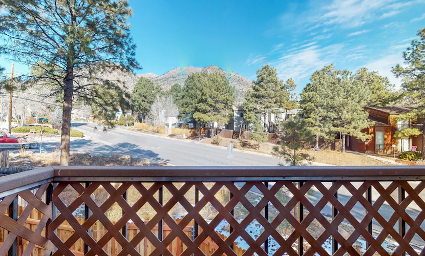 Condo with full kitchen, balconies, views of Mt. Elden - close to town