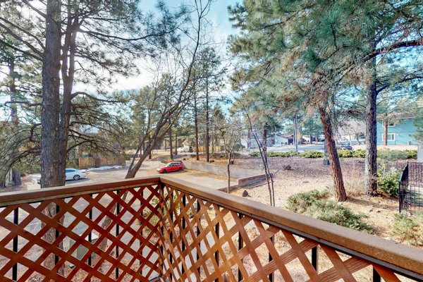 Condo with full kitchen, balconies, views of Mt. Elden - close to town