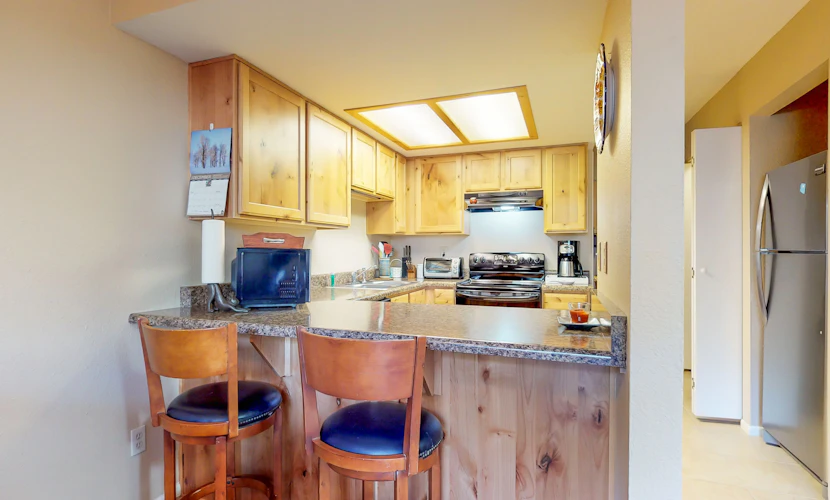 Condo with full kitchen, balconies, views of Mt. Elden - close to town