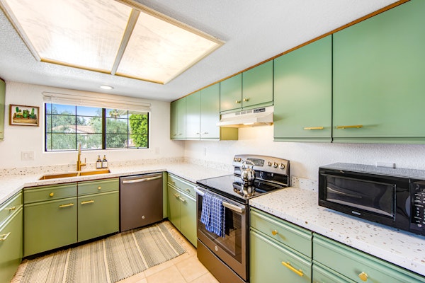 Second floor, dog-friendly condo w/ pool & hot tub access, WiFi, and central AC