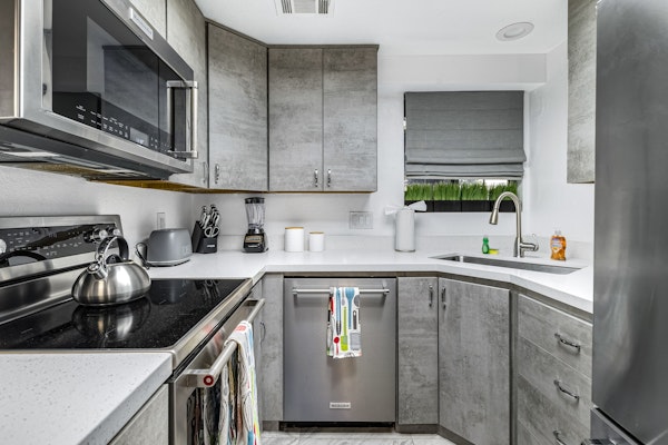 Dog-friendly, ground-floor, mountain view condo with 2 patios, pool & hot tub