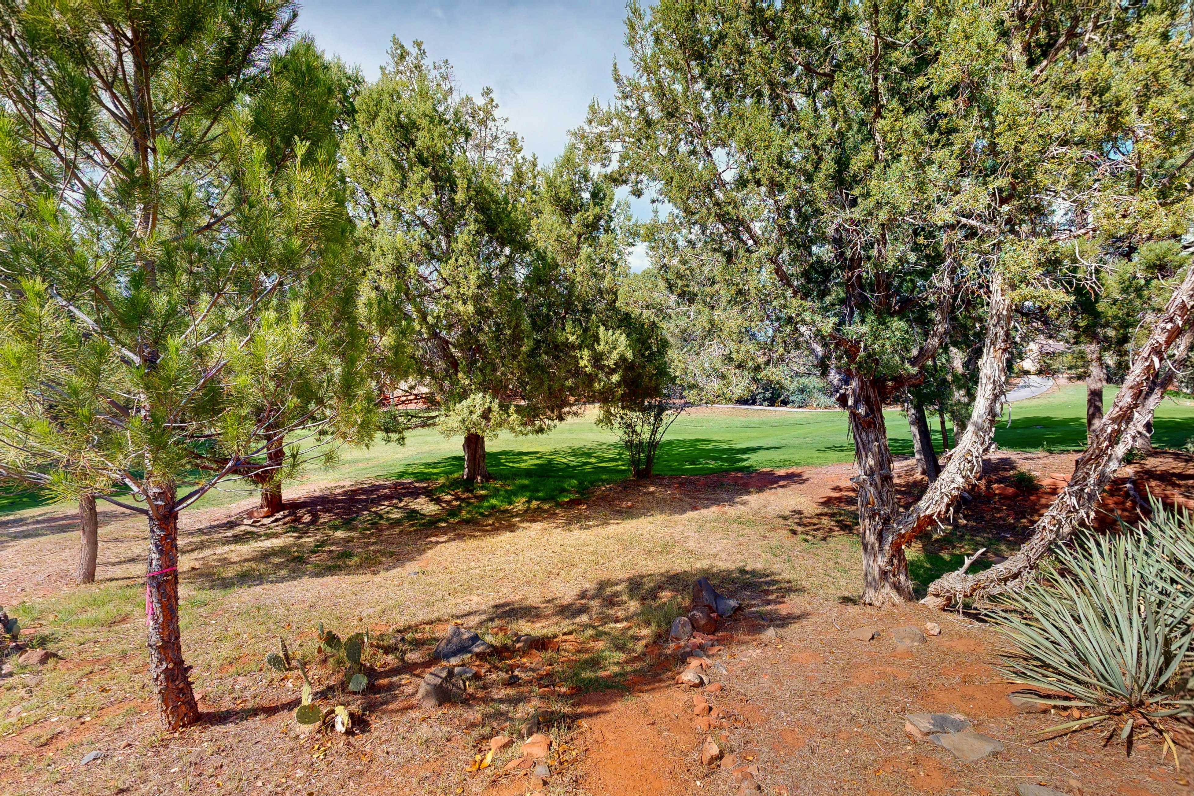 Beautiful Sedona townhome with pool, hot tub, tennis, & on-site golf