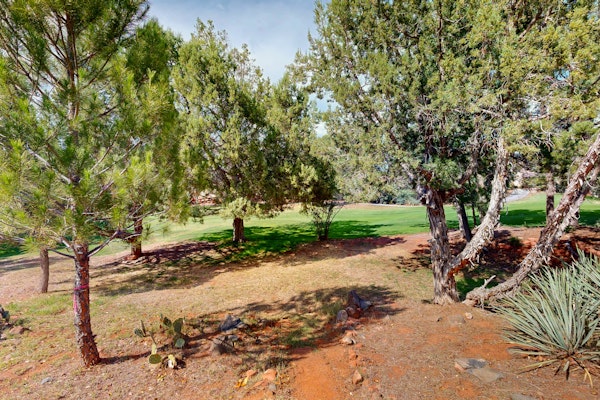 Beautiful Sedona townhome with pool, hot tub, tennis, & on-site golf