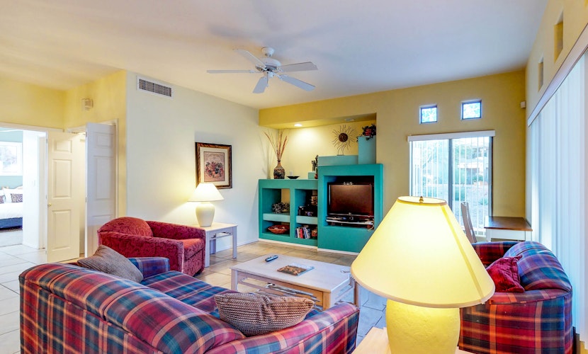 Bright & modern resort condo with pool & hot tub