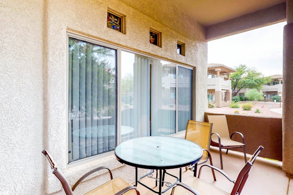 Bright & modern resort condo with pool & hot tub