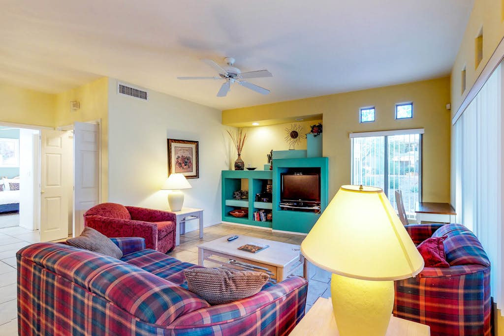 Bright & modern resort condo with pool & hot tub