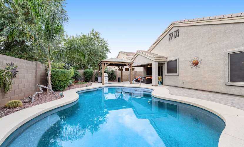 Dreamy home with private pool, high-speed WiFi, full kitchen, & W/D