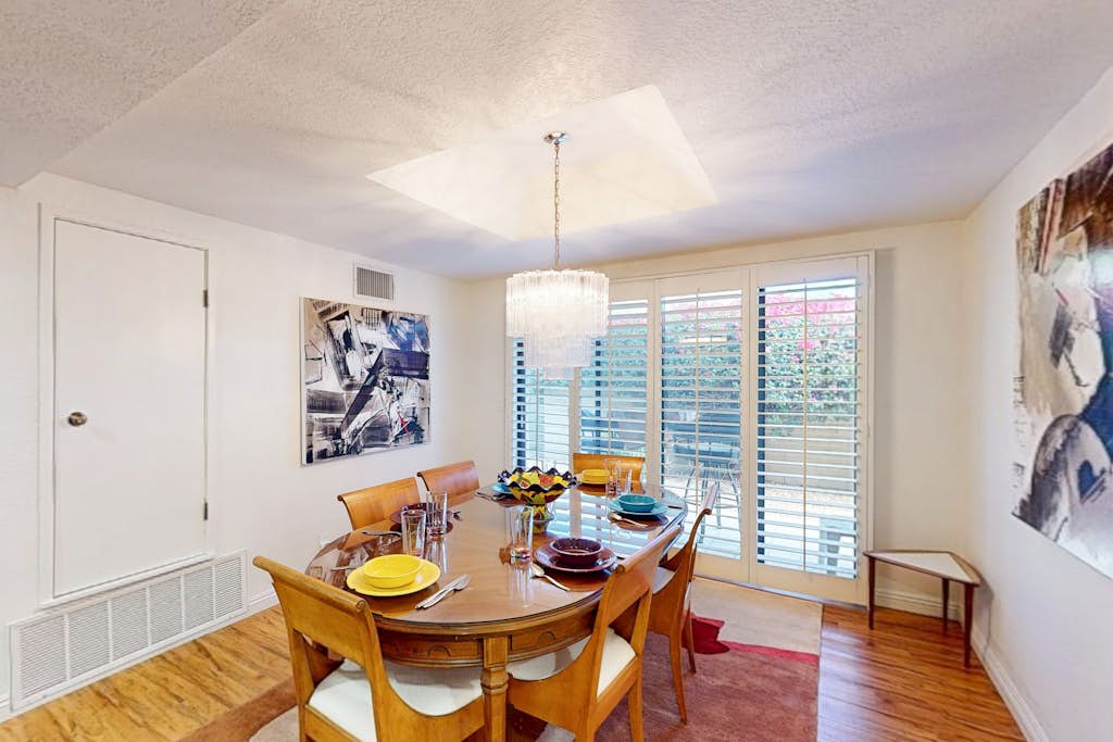 Delightful Dog Friendly Condo with Shared Pool & Hot Tub-Private Electric Grill