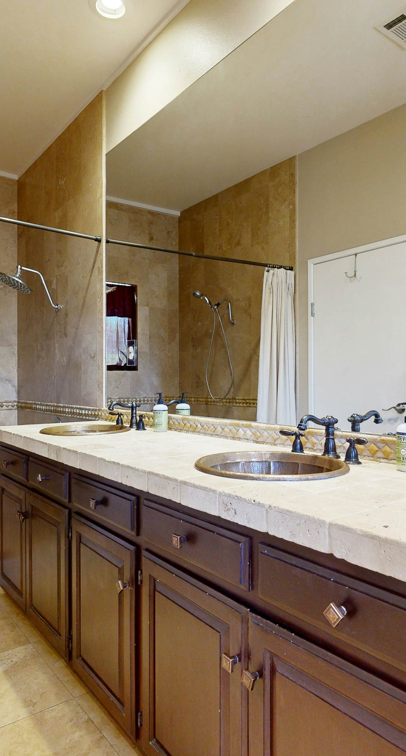 Avenida Mendoza Escape