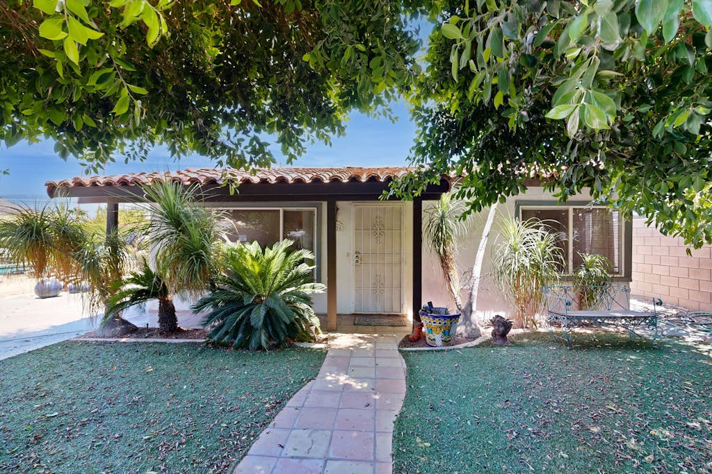 Desert daydream high-class hacienda with lagoon saltwater pool & spa 2BR #067701