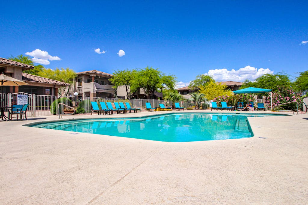 Comfy, updated condo with pool & hot tub - dog-friendly